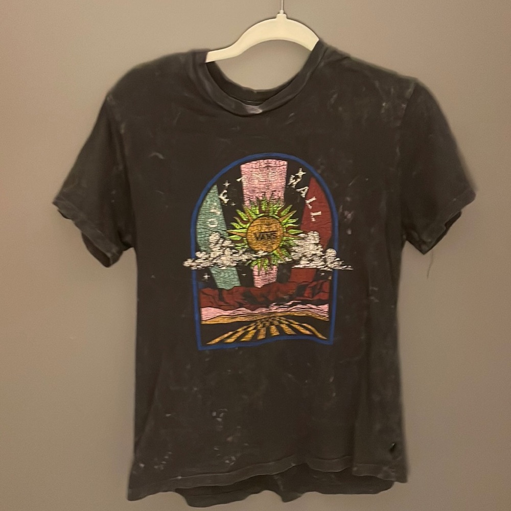 Vans off the wall fake distressed graphic tee. “Off the Wall” size small